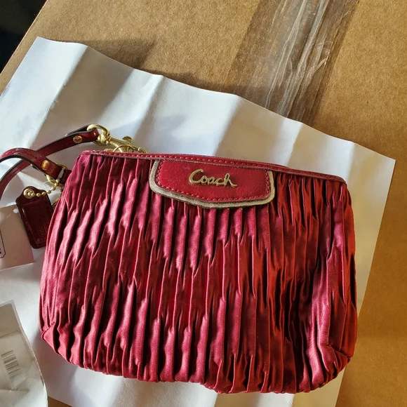 🎉 NWT Coach Ashley Gathered Satin Ruched  wristlet!! NWT - Picture 6 of 12